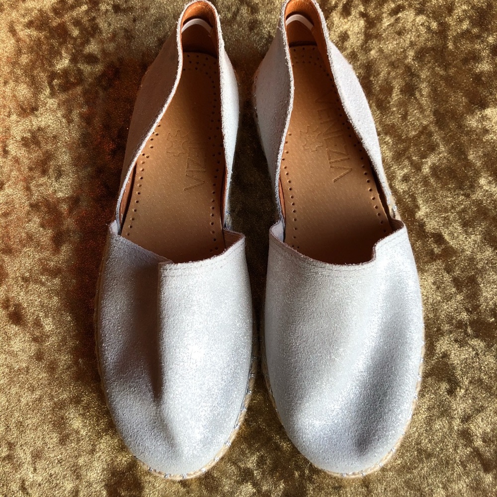 NWT - Venezia - Suede Espadrilles - Bone / Silver